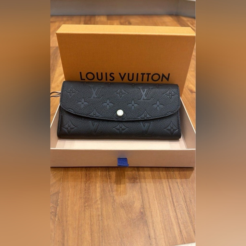 Louis Vuitton Emilie Wallet